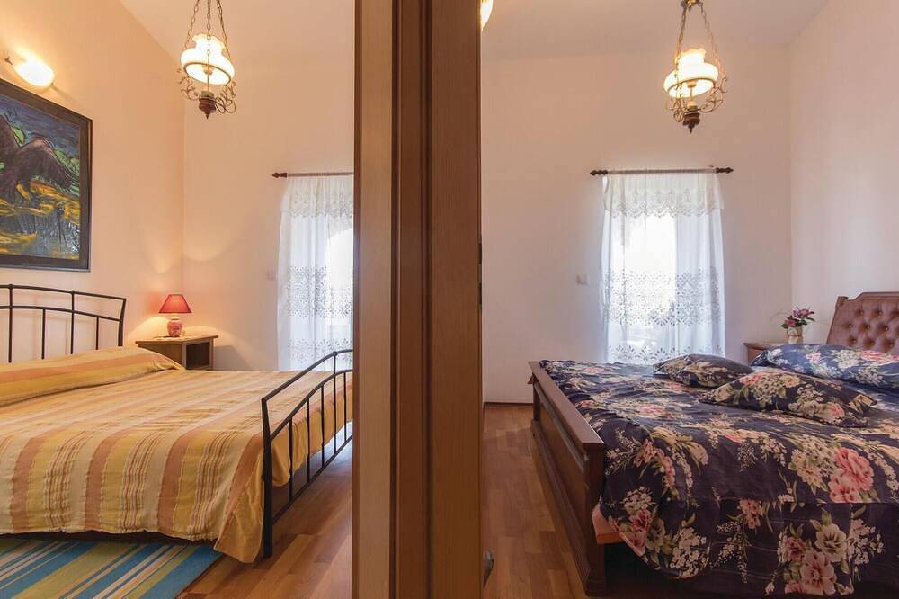 Gezellig huis met 4 slaapkamers in. in Marčana, Zuidkust Istrië