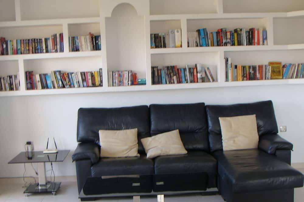 Large 4 bedroom detached villa private pool in walled garden.  5 minute to Sea. in Cartagena, Costa Cálida