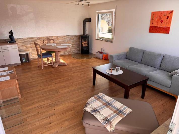 Ferienwohnung für 2 Personen, mit Balkon und Terrasse sowie Garten und Ausblick in Grafenau (Württemberg)
