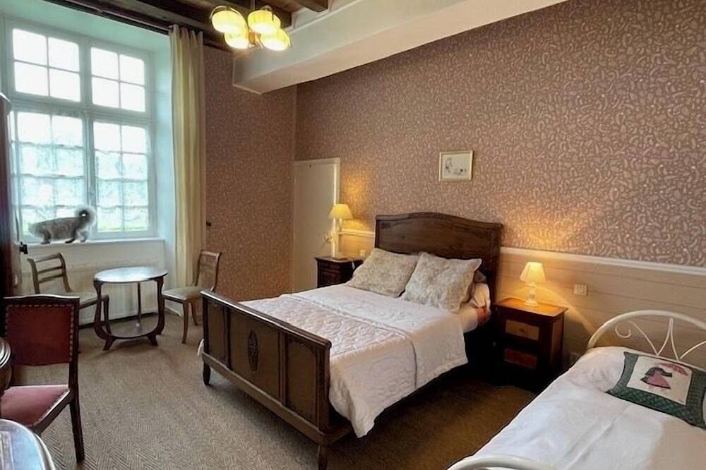 Chambre d'hôtes au rez de chaussée du Domaine de Braffais in Braffais, Côte de la Déroute