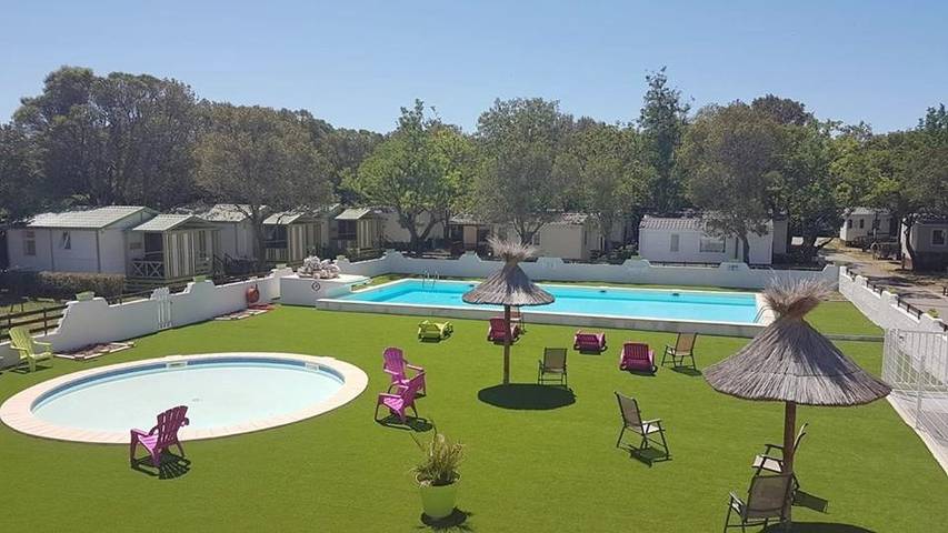 Location de vacances pour 4 personnes, avec piscine et vue ainsi que bassin pour enfant et jardin à Saint-Gilles - 4