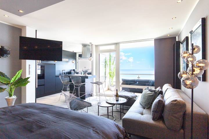 Ferienwohnung für 3 Personen, mit Meerblick und Balkon sowie Pool