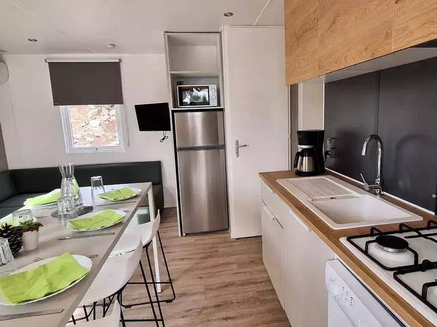 Camping de Ceyreste - Mobilhome 6 personnes - Mobil-Home En Vau 4 Pièces 6 Personnes Climatisé + Tv in Ceyreste, Région de Marseille