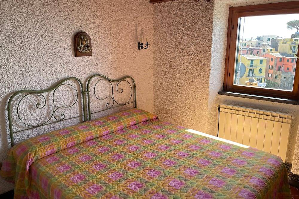 Entire apartment, Isola Apartment with terrace and Stunning sea ... in Corniglia, Comune di Vernazza