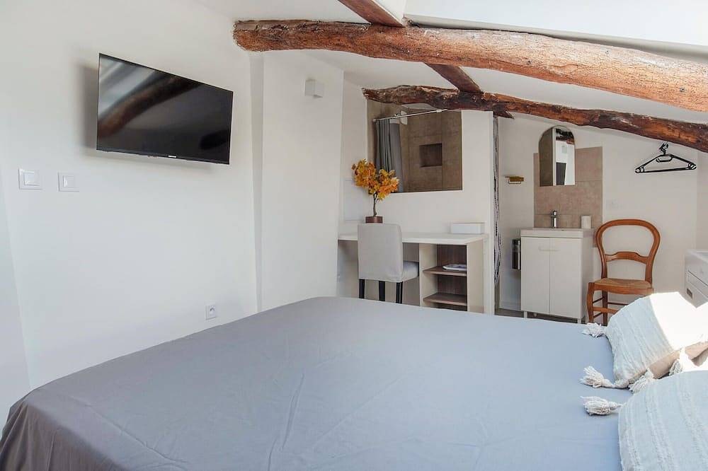 Entire apartment, Studio coeur de ville in Solliès-Pont, Toulon region