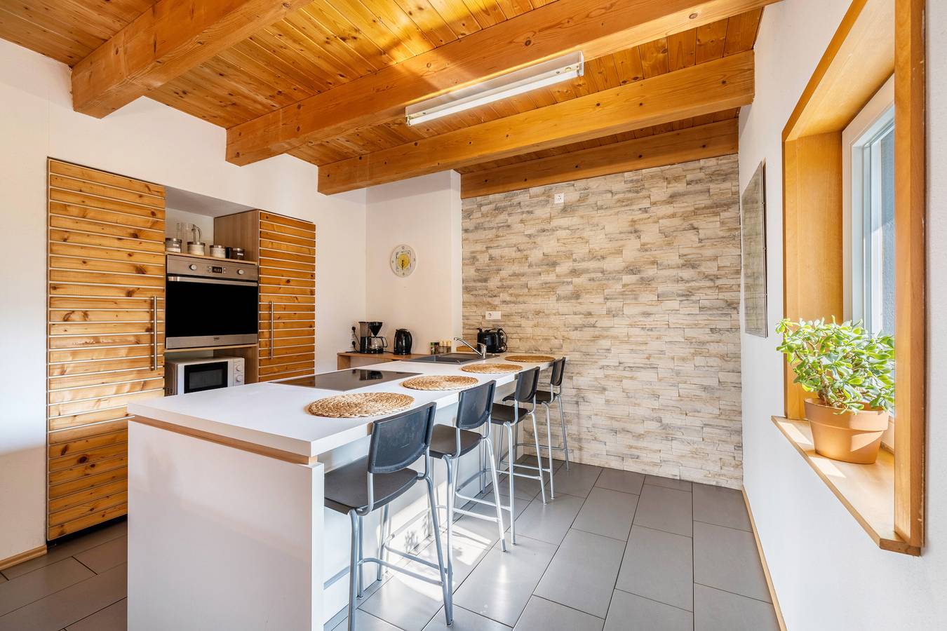 Ganze Wohnung, Ferienwohnung 'Rabus' mit Bergblick, privater Terrasse und Wi-Fi in Bisingen, Neckar-Alb
