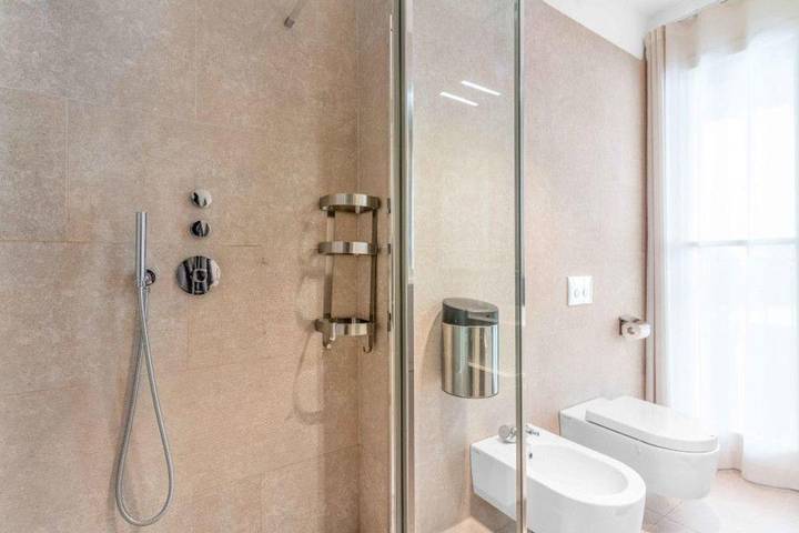 Villa pour 6 personnes, avec piscine et vue ainsi que sauna et terrasse à Milan - 3