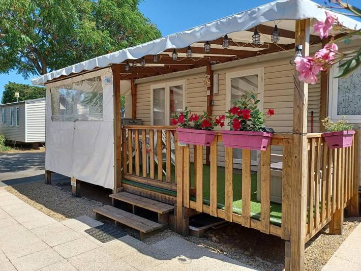 Chalet pour 6 personnes, avec terrasse et piscine
