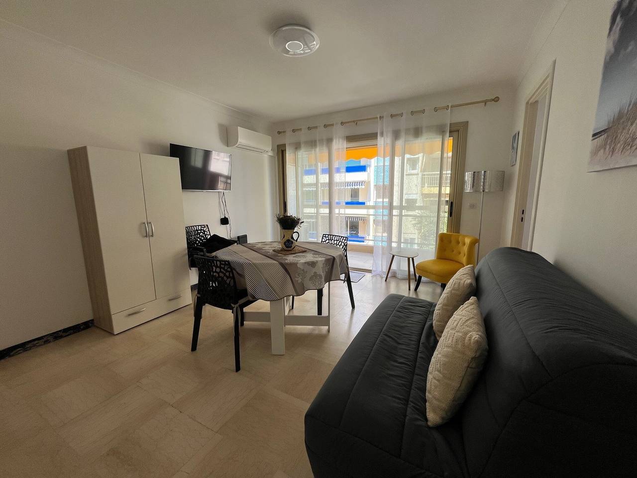 Monolocale intero, Studio fronte mare nel centro di Antibes in Antibes, Costa mediterranea (Francia)