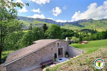 Gîte pour 6 personnes, avec vue et jardin à Omblèze