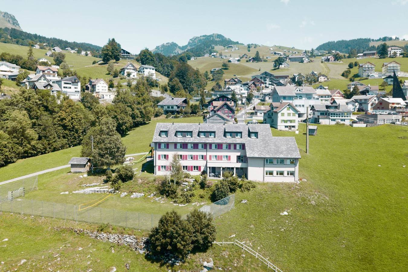 Ganze Wohnung, Familienfreundliches Apartment Schwendihaus in den Bergen von Amden in Amden, Kanton St. Gallen