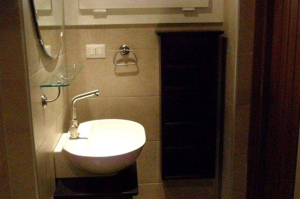 Villa isolata con piscina non condivisa (giugno-settembre) circondata da un acro di ulivi in Cutrofiano, Provincia di Lecce