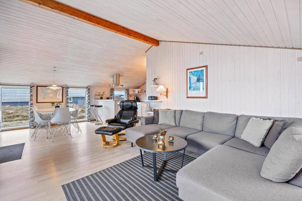Beautiful holiday home with enclosed terrace and charging point in Hvide Sande, Holmsland Klit