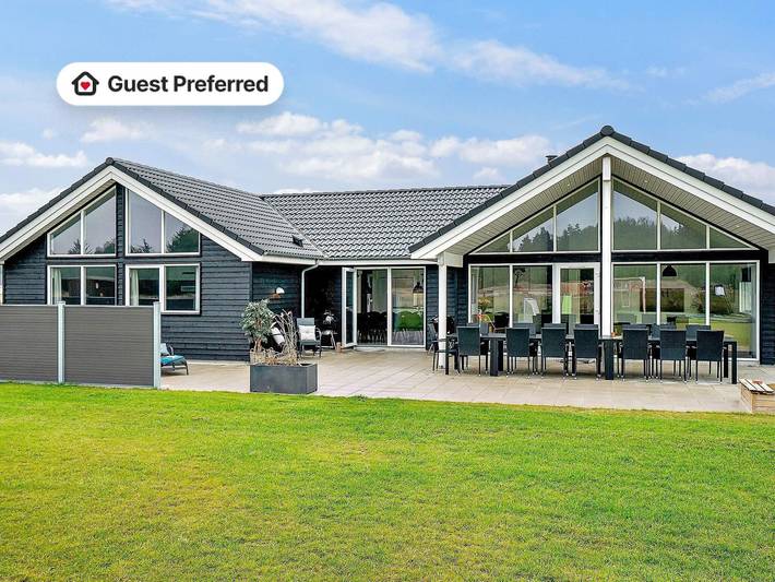 Ferienhaus für 18 Personen, mit Pool und Terrasse, mit Haustier in Houstrup Strand