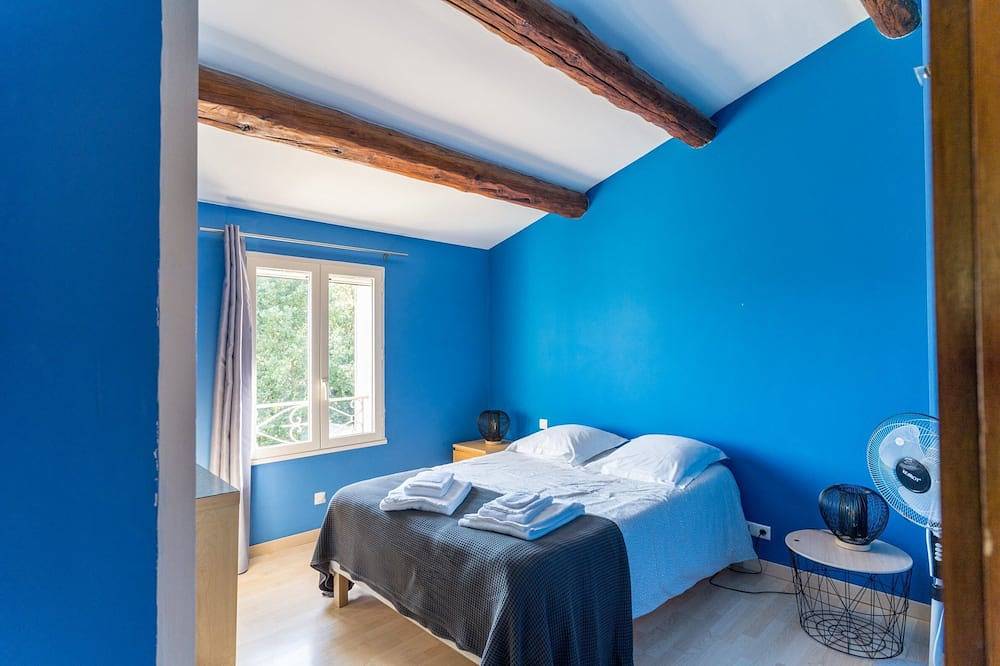 Villa Provençale privater Pool mit Balneotherapie auf 3500 m2 Grundstück Wifi in Villelaure, Regionaler Naturpark Luberon