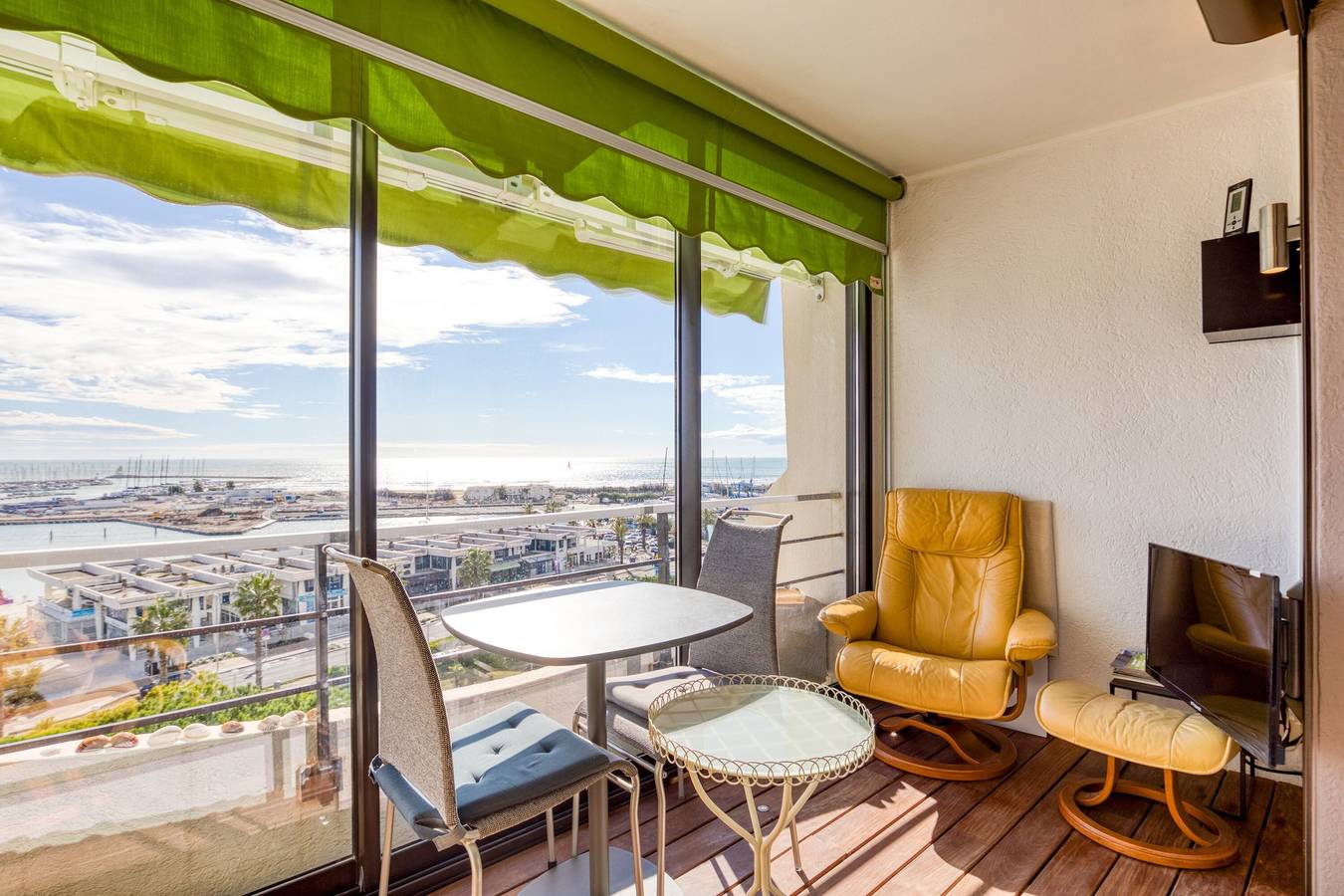 Entire apartment, The Splendid Grande Pyramide with Sea View, Wi-Fi, and Air Conditioning in Le Couchant, La Grande-Motte