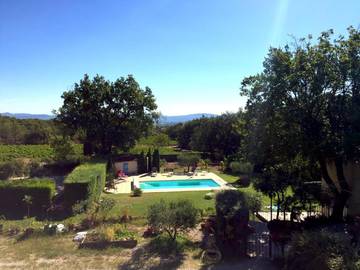 Gîte pour 2 personnes, avec jardin ainsi que vue et piscine à Le Puy-Sainte-Réparade