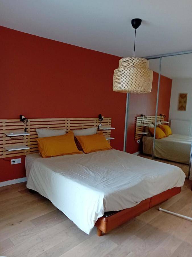 Appartement entier, One-Bedroom Apartment in Granville, Côte de la Déroute