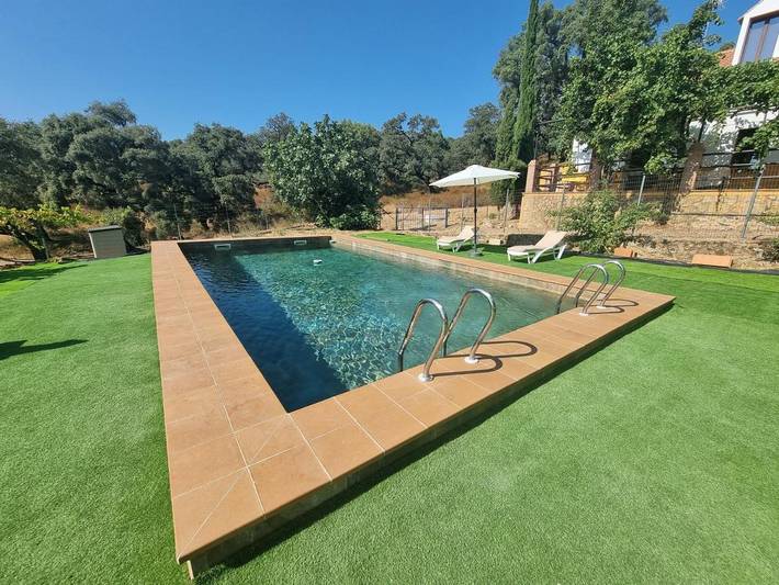 Apartamento para 12 personas, con Terraza y Jardín además de Piscina y Vistas en Cortegana