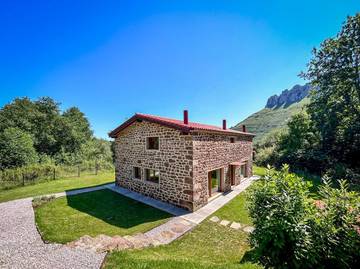 Casa rural para 10 personas, con vistas y jardín en Valle del Miera