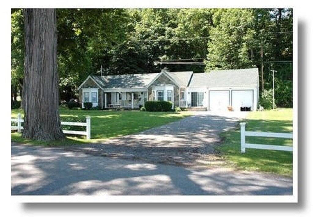 Wunderschöne Waterfront Home w / riesigen flachen Hof, tolle Aussicht, Weinstraße in Seneca Lake