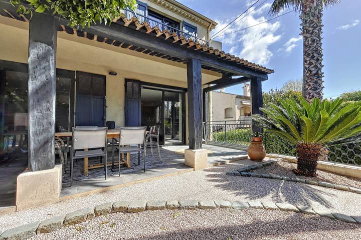 Location de vacances pour 8 personnes, avec terrasse ainsi que jardin et piscine dans Port de Cannes Marina - 3