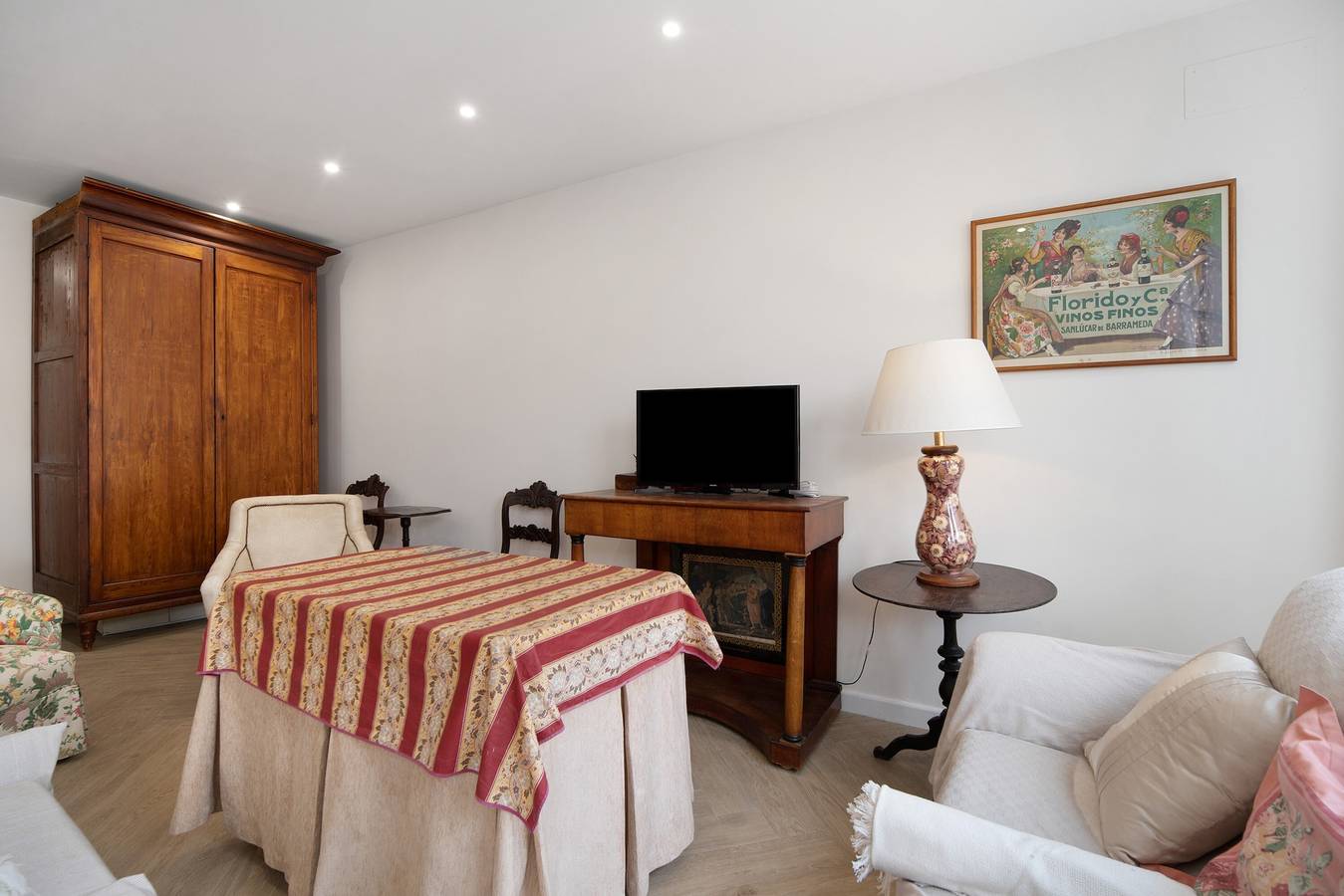 Apartamento entero, Apartamento vacacional accesible 'Ancha 9' con terraza privada y aire acondicionado in Sanlúcar de Barrameda, Costa de la Luz
