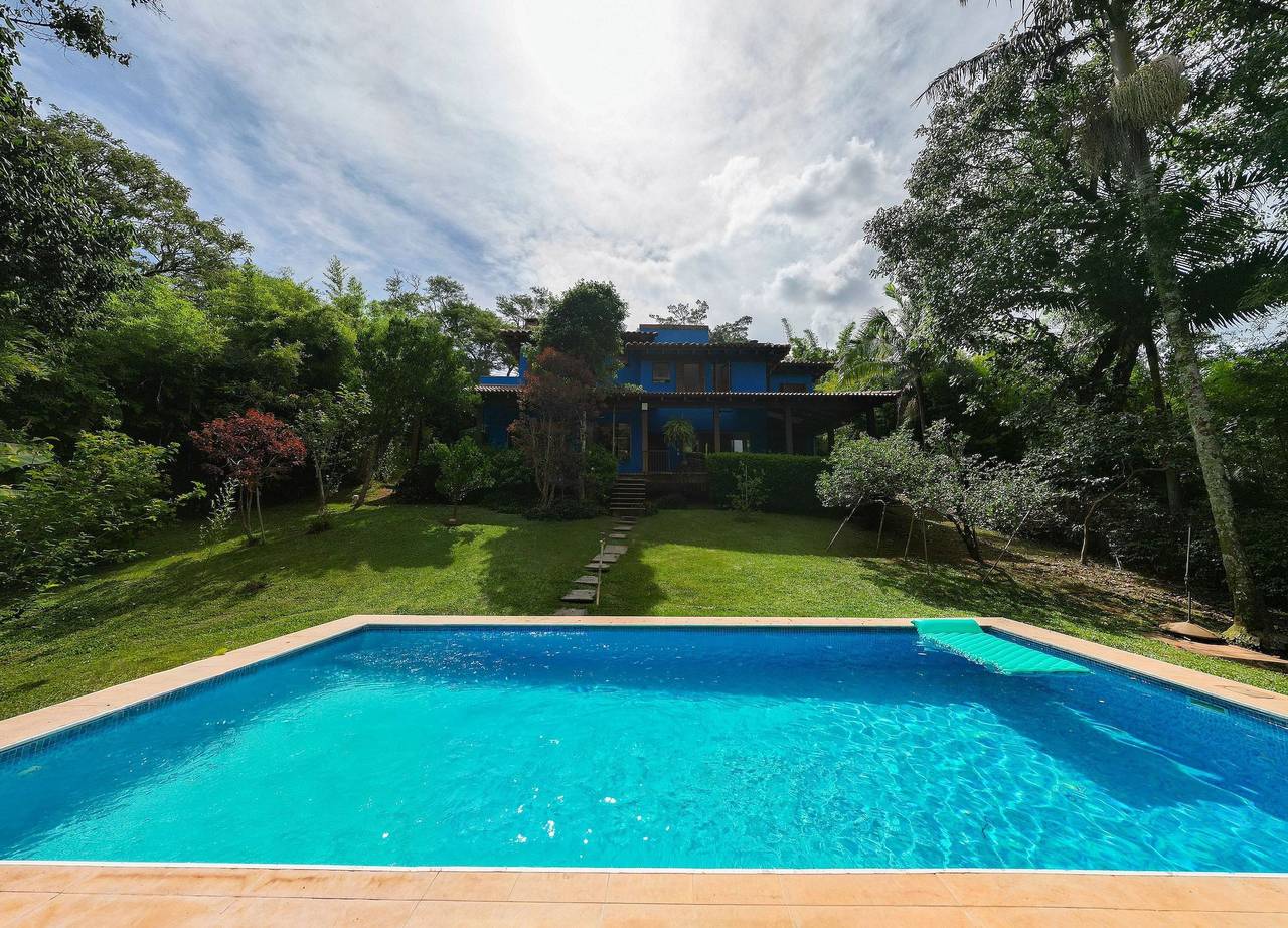 Spacious House with Large Pool and Barbecue Near São Paulo in Carapicuíba, San Paolo (stato)