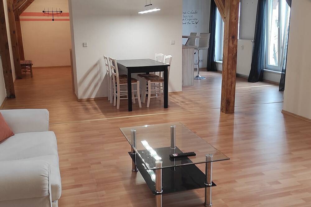 Ganze Wohnung, Apartment Cottbus City mit Blick über die Dächer - für Treppensteiger in Cottbus, Lausitz