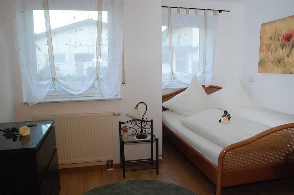 Ganze Wohnung, Ferienwohnung Vogelnest, 50qm mit Garten, 1 Schlafzimmer für max. 2 Personen in Teningen, Südschwarzwald