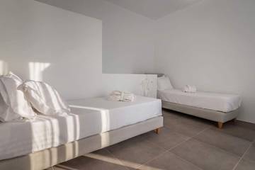 Apartment for 5 People in Milos, Cyclades, Photo 2