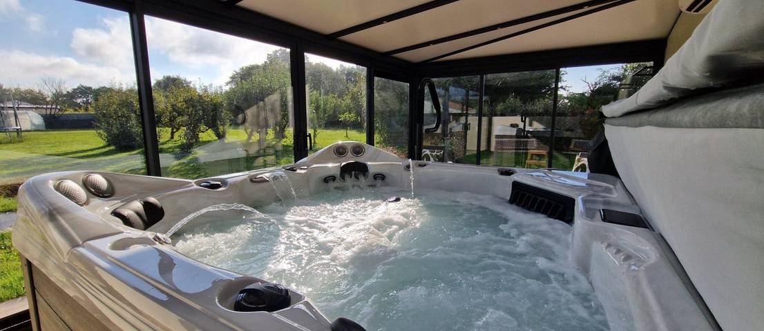 Gîte pour 4 personnes, avec jardin ainsi que jacuzzi et terrasse - 1
