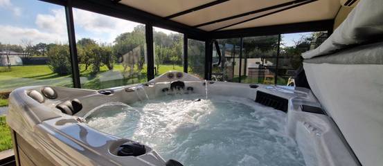 Gîte pour 4 personnes, avec jardin ainsi que terrasse et jacuzzi en Vendée