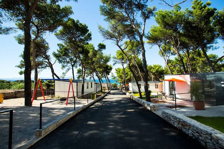 Camping für 6 Personen, mit Terrasse und Pool in Trogir