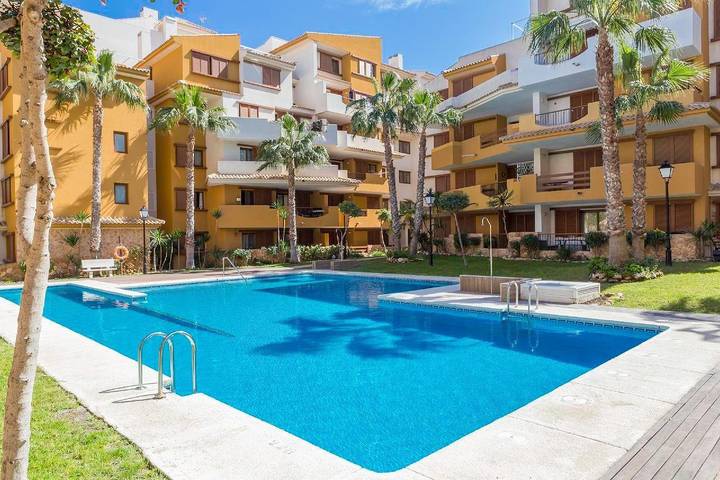 Location de vacances pour 4 personnes, avec balcon dans Punta Prima (Alicante)