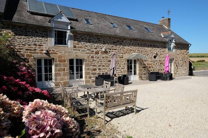 Chambre d’hôte pour 4 personnes, avec Terrasse et Jardin à Pleudihen-sur-Rance