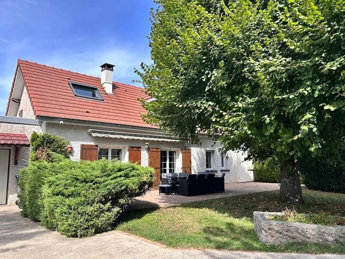 Location de vacances pour 7 personnes, avec Terrasse et Jardin dans Izier
