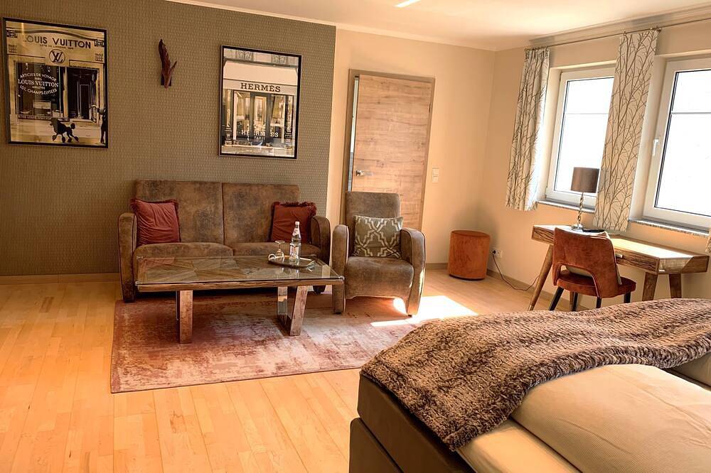 Ganze Wohnung, Moderne Junior Suite mit Küche und Gartenterrasse in Prüm, Naturpark Hohes Venn-Eifel