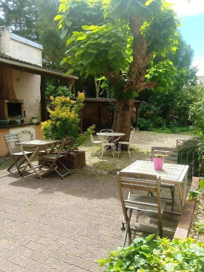 Location de vacances pour 2 personnes, avec Terrasse et Jardin à Saint-Jean-de-Losne