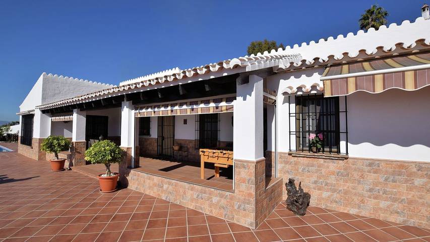 Villa for 7 people, with garden and pool in Arenas