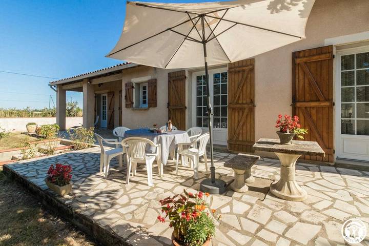 Gîte pour 6 personnes, avec terrasse et jardin à Frouzins