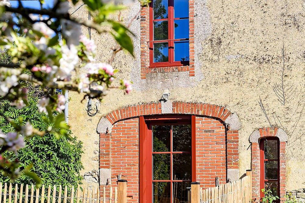 Maison rénovée à Mortagne-sur-Sèvre avec terrasse et Wifi in Mortagne-sur-Sèvre, Vallée de la Loire
