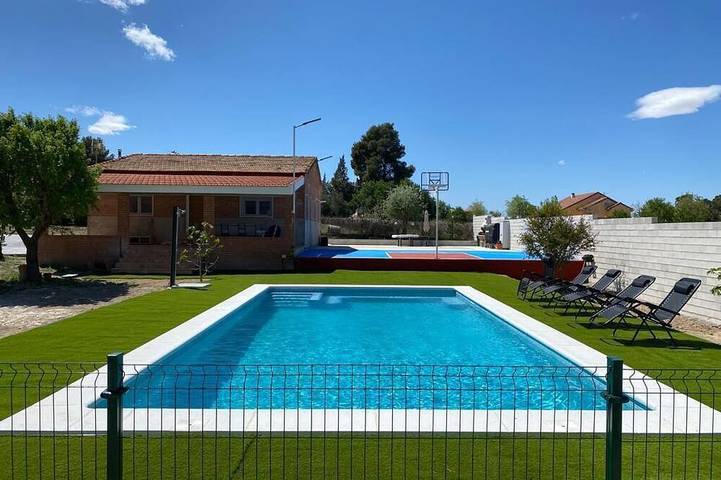 Chalet pour 14 personnes, avec jardin et jacuzzi, animaux acceptés - 1