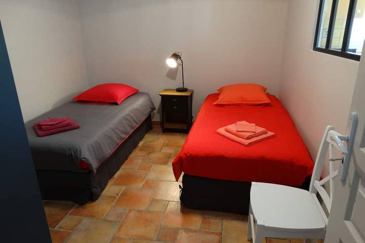 Gîte pour 6 personnes, avec jardin à Banne - 4