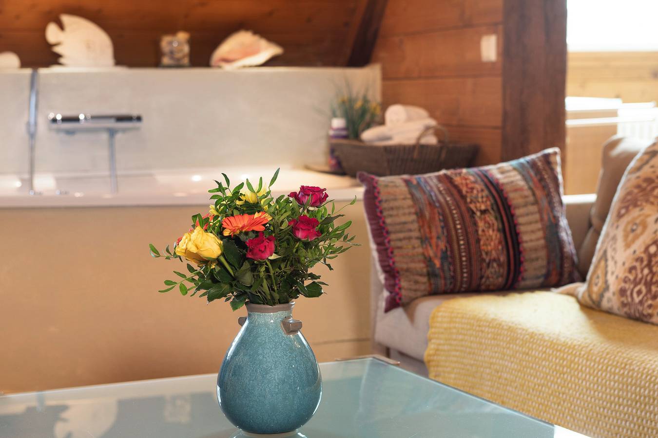 Holiday Apartment 'Suite Bergblick' with Sauna, Shared Terrace and Wi-Fi in Kippenhausen, Immenstaad am Bodensee