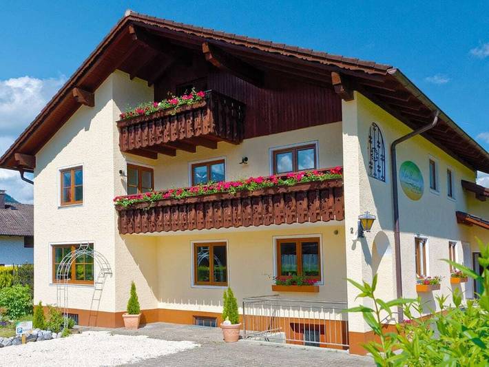 Ferienhaus für 6 Personen, mit Terrasse und Seeblick am Weißensee