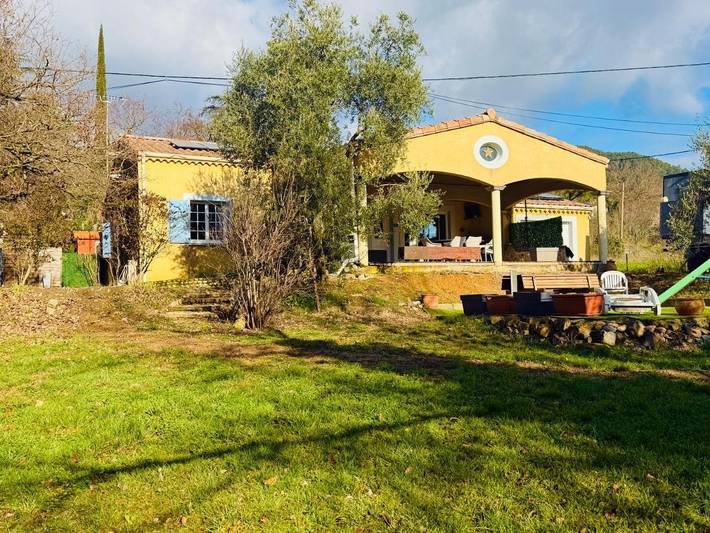 Location de vacances pour 6 personnes, avec vue et jardin dans Saint-Julien-en-Saint-Alban