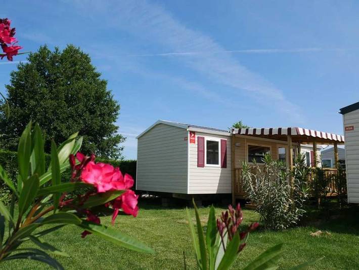 Camping pour 8 personnes, avec jacuzzi et bassin pour enfant