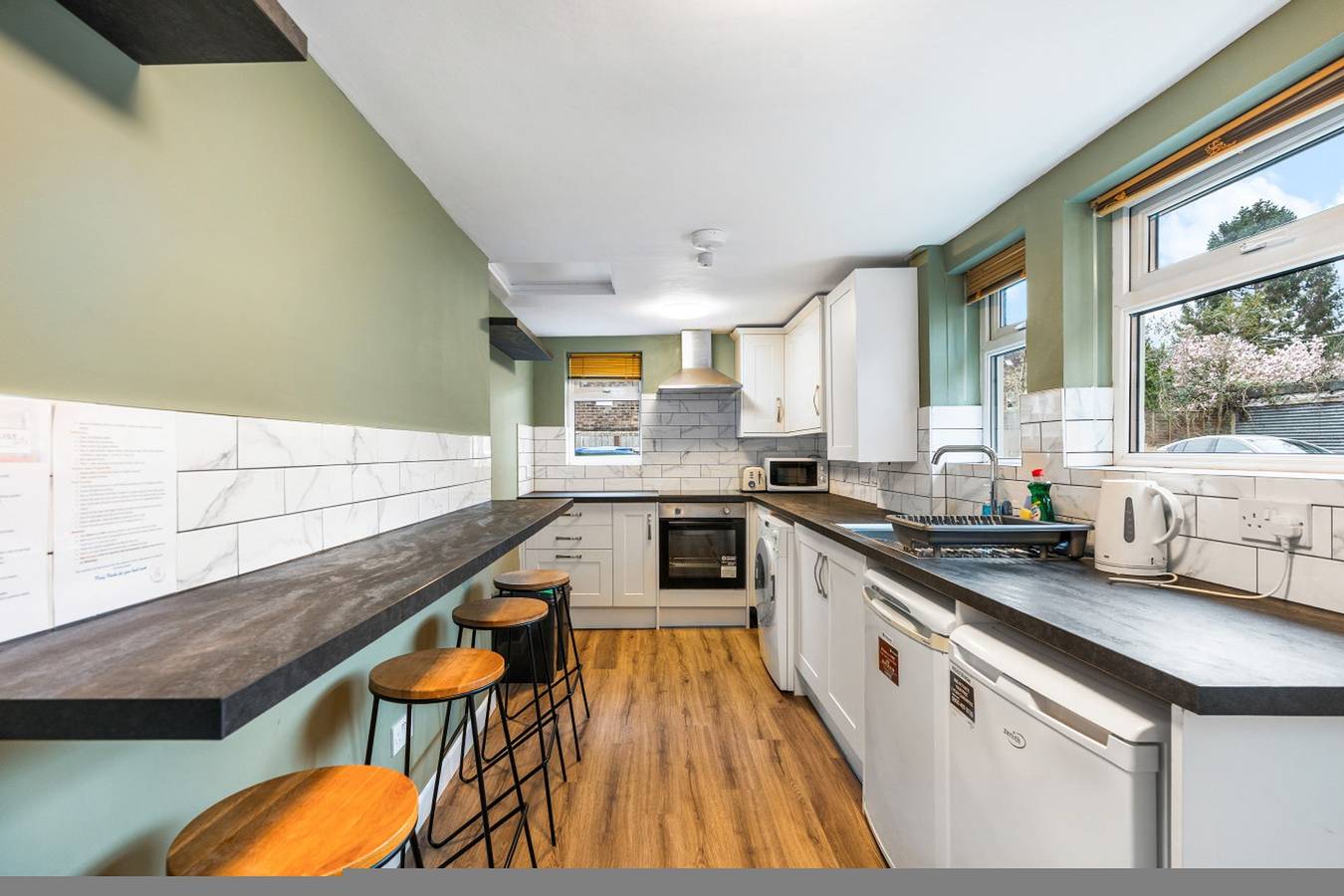 Spacious 5Br Home with Parking in Central Horsham in Horsham, Sussex Occidental