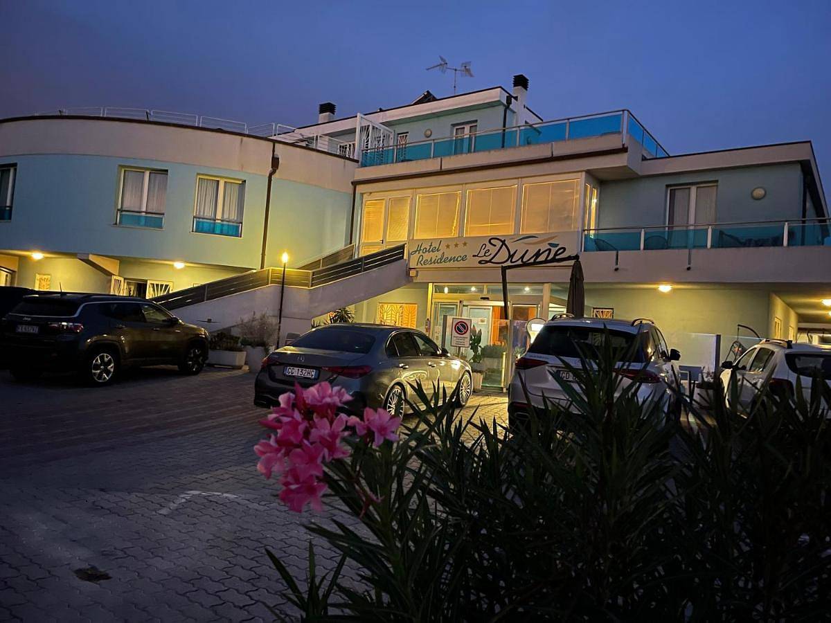 Hotel-Residence- Le Dune Breakfast & private beach included in Punta Marina, Province de Ravenne